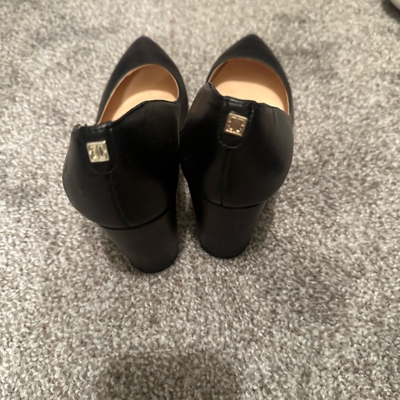 Black Ivanka Trump pumps size7 - Picture 3 of 3